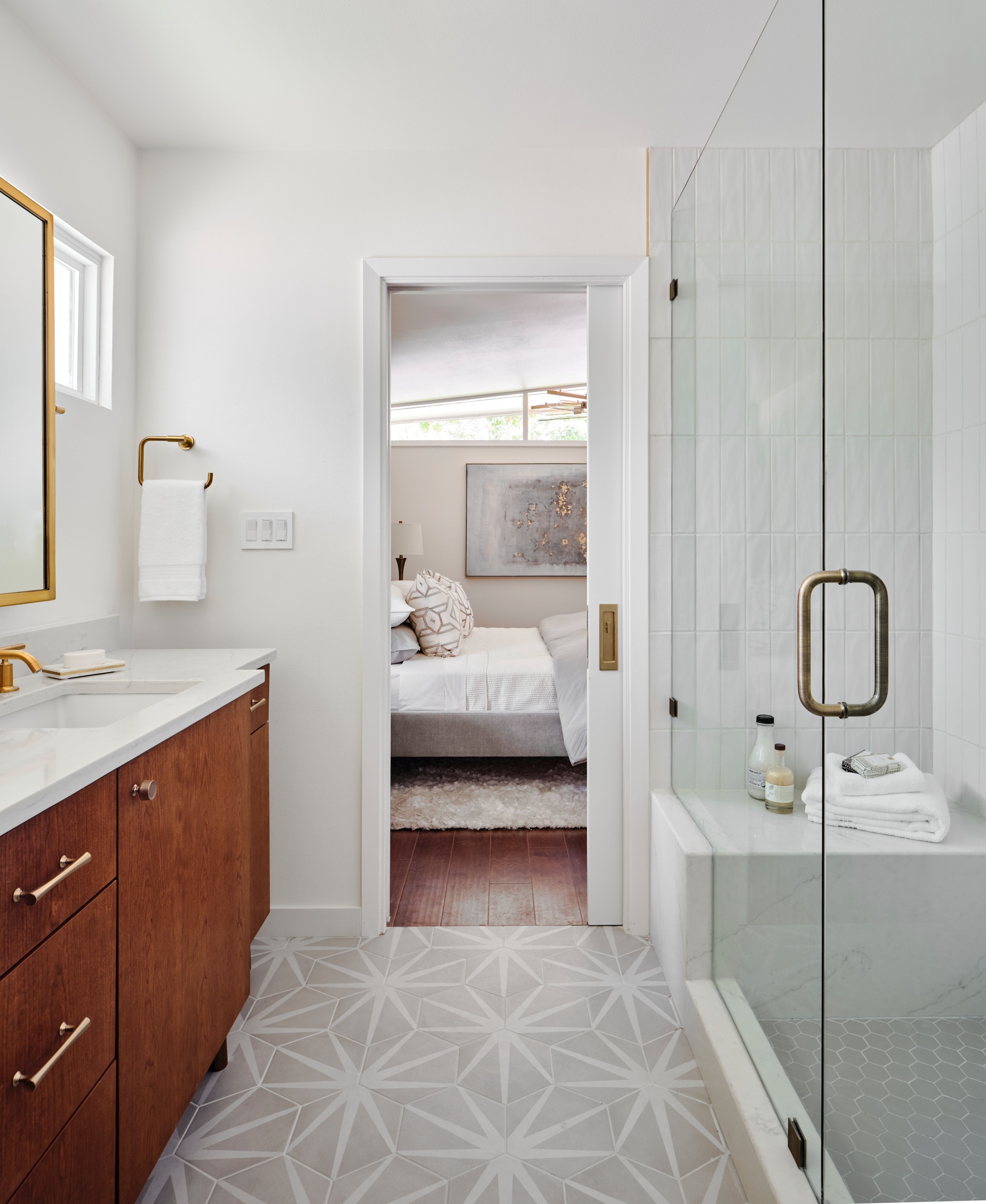 Kenilworth bathroom looking to bedroom